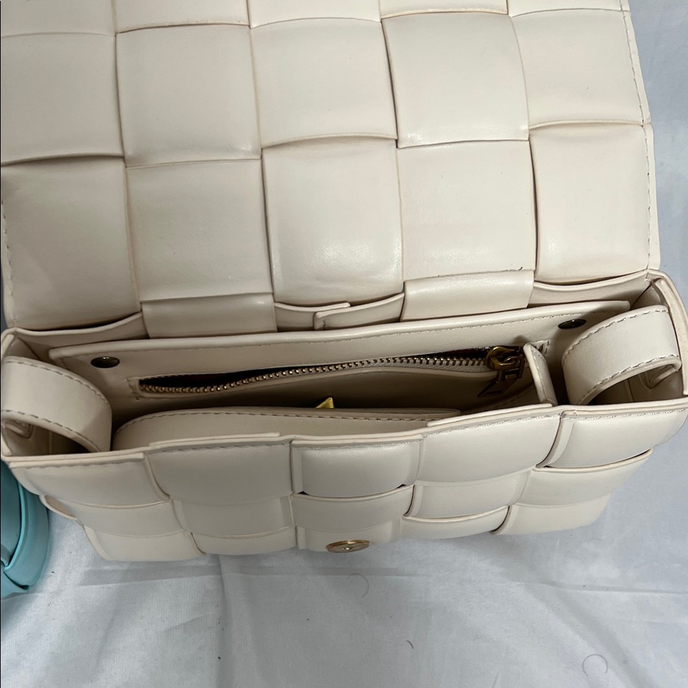 Purses - Picture 6 of 7